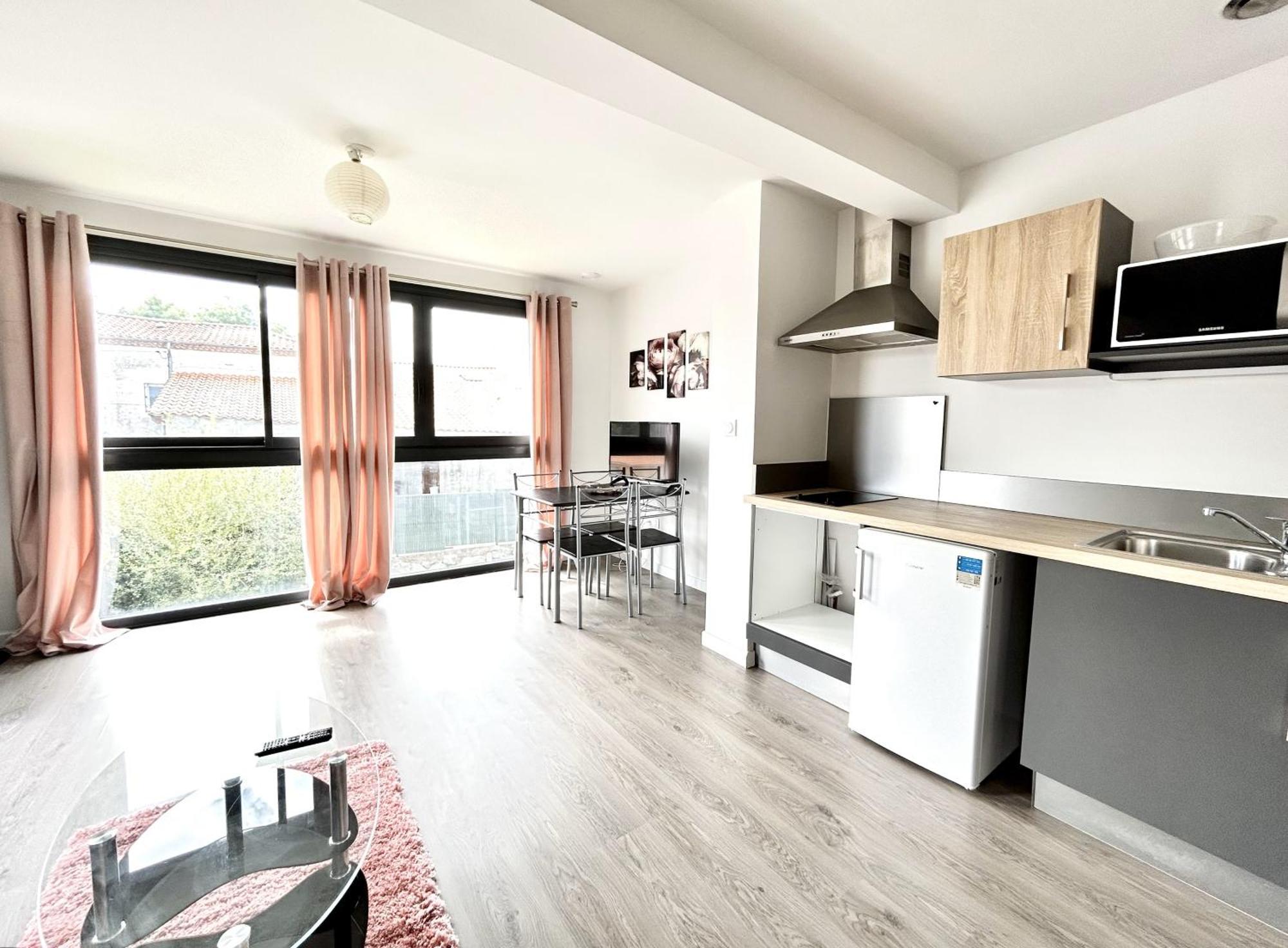Du Vignoble A L'Atlantique - Residence Montifault Gites Du 2 Au 3 Pieces Le Pallet Eksteriør billede
